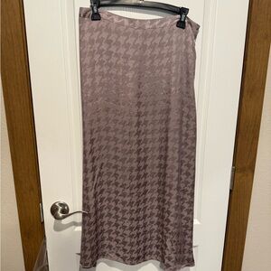 Investments Mauve-y Silver Houndstooth Skirt